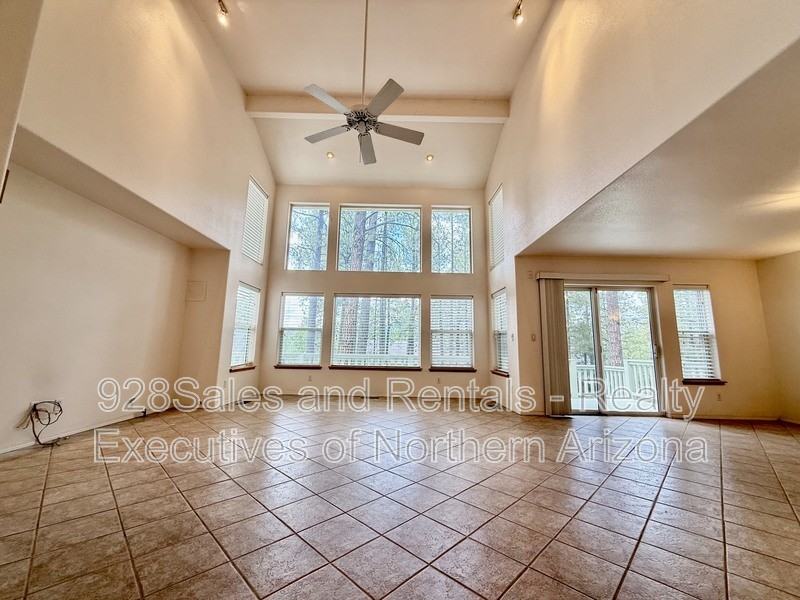 1808 W University Ave - Photo 4 of 18