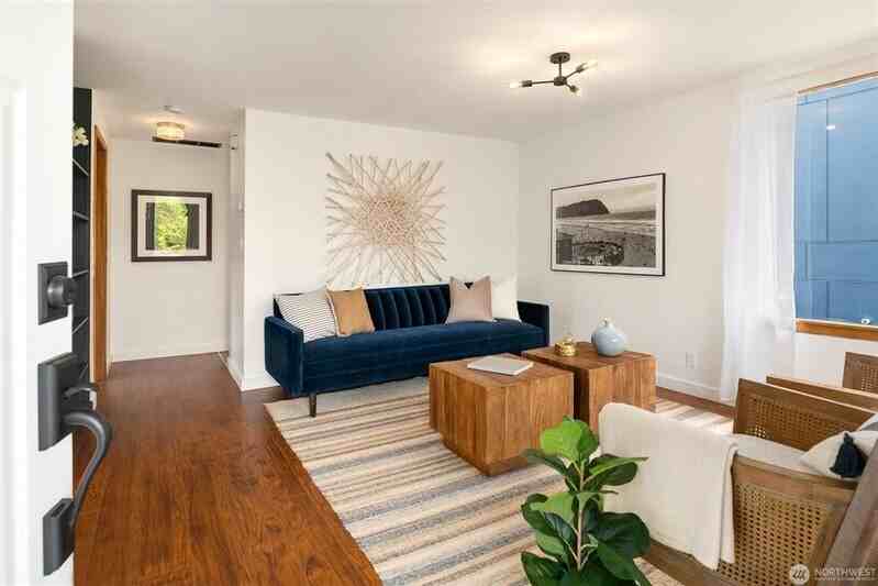 5548 27th Ave Ne #A - Photo 6 of 22