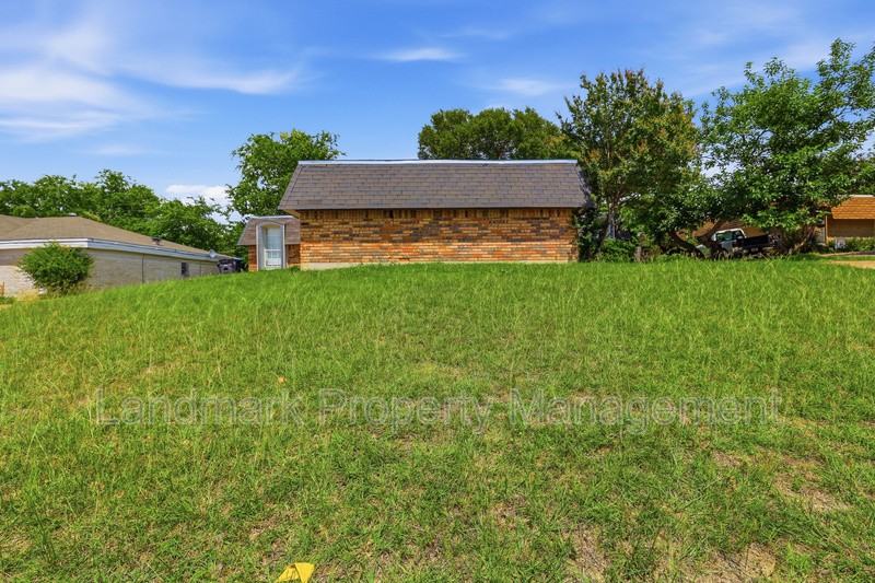 6811 Trail Lake Dr - Photo 2 of 26