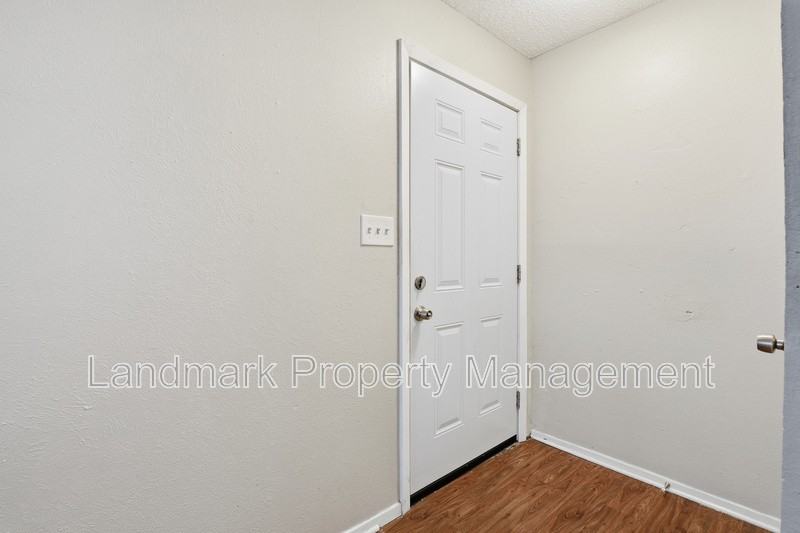 6811 Trail Lake Dr - Photo 5 of 26