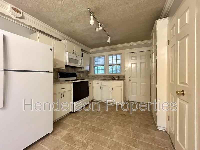 2549 Pinckney Ave - Photo 5 of 12