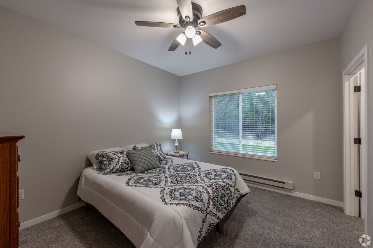 Northern Lights Apartments - Photo 7 of 37