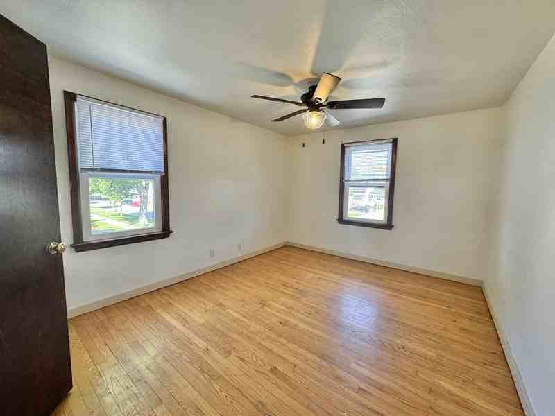 300 S Maple Ave - Photo 5 of 11