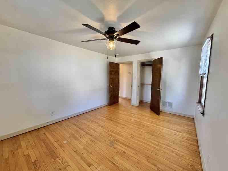 300 S Maple Ave - Photo 6 of 11