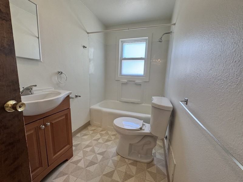 300 S Maple Ave - Photo 7 of 11