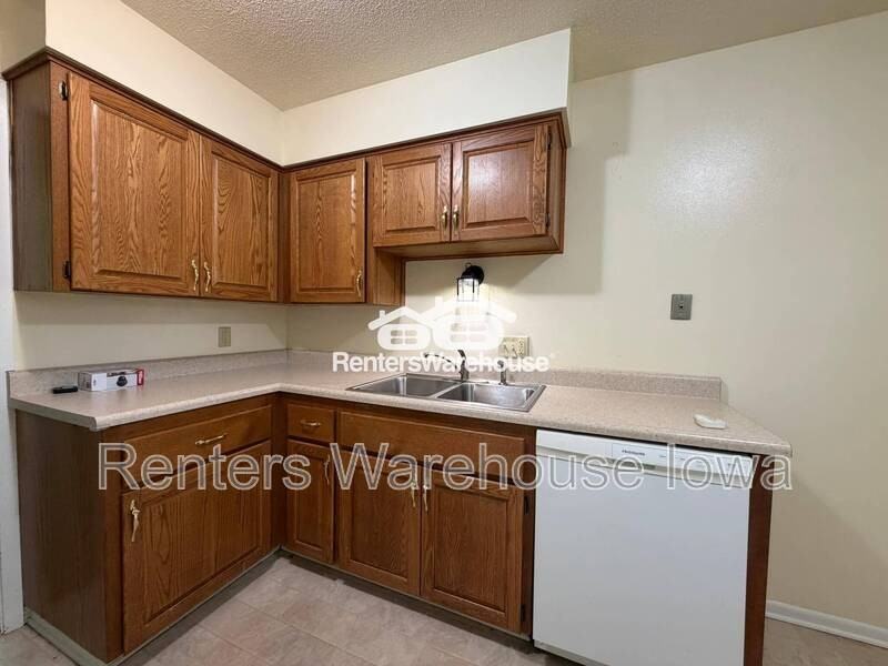 1215 Cummins Pkwy - Photo 4 of 14