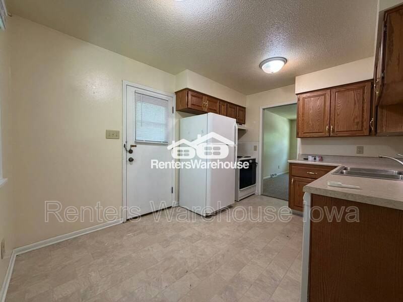 1215 Cummins Pkwy - Photo 5 of 14