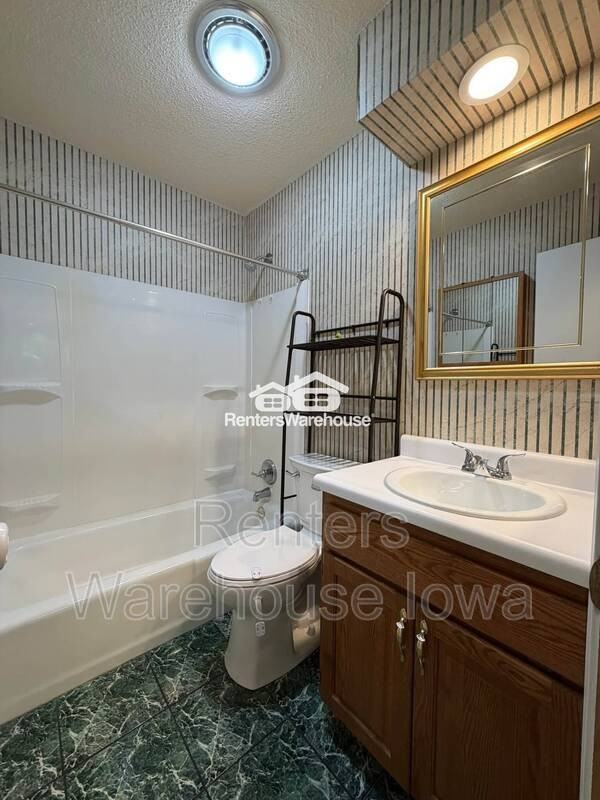 1215 Cummins Pkwy - Photo 7 of 14
