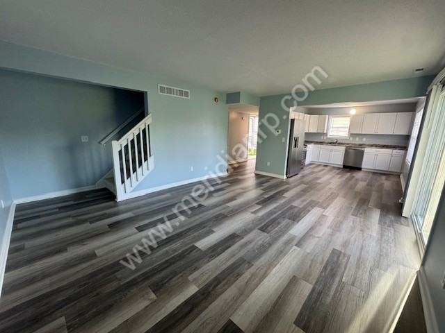 1131 E Lewis St #1 - Photo 3 of 18