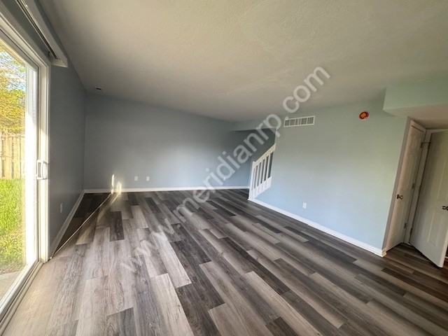 1131 E Lewis St #1 - Photo 5 of 18
