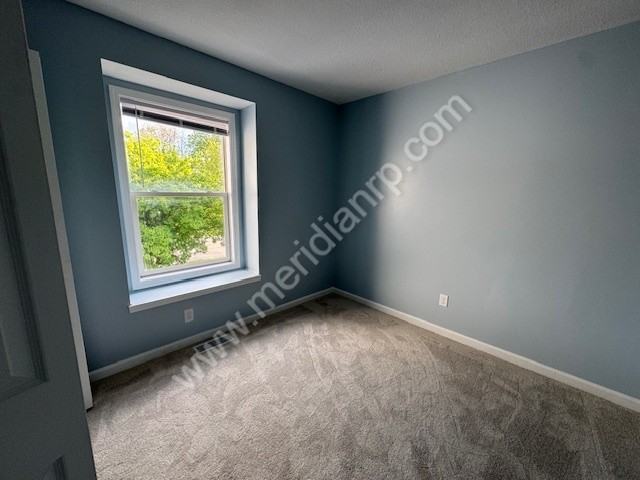 1131 E Lewis St #1 - Photo 6 of 18