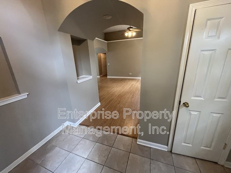 5236 Laurel Home Cv - Photo 3 of 20