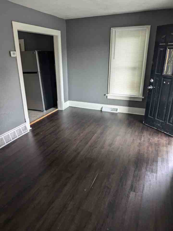 236 W Main St #1 - Photo 5 of 16