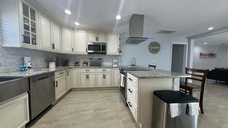 2558 Rosery Rd Ne - Photo 4 of 38