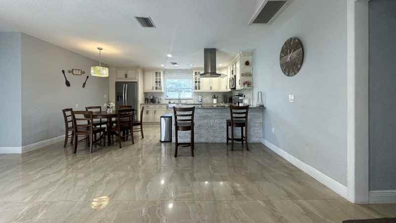 2558 Rosery Rd Ne - Photo 5 of 38