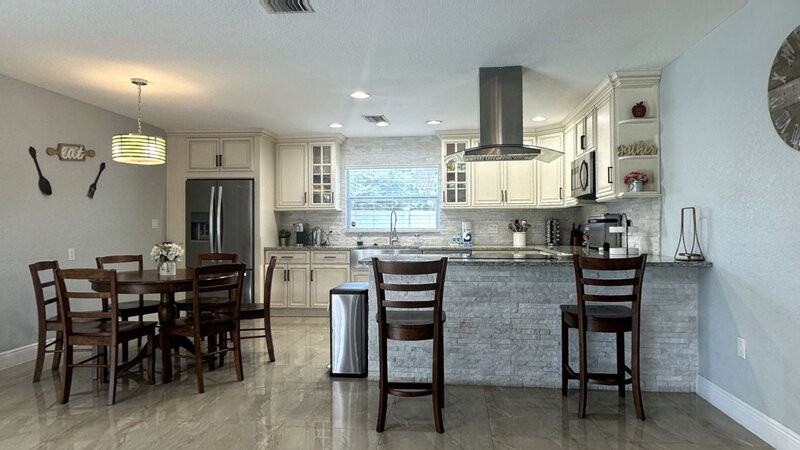 2558 Rosery Rd Ne - Photo 7 of 38