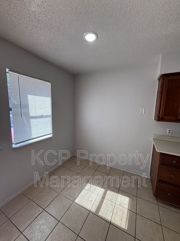 336 W Dogwood St - Photo 3 of 8
