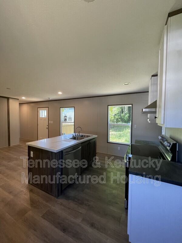 218 Eller Dr - Photo 4 of 11