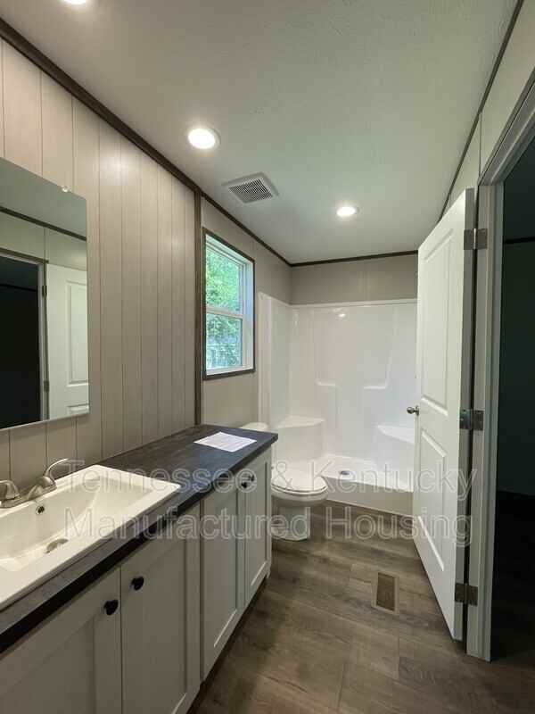 218 Eller Dr - Photo 6 of 11