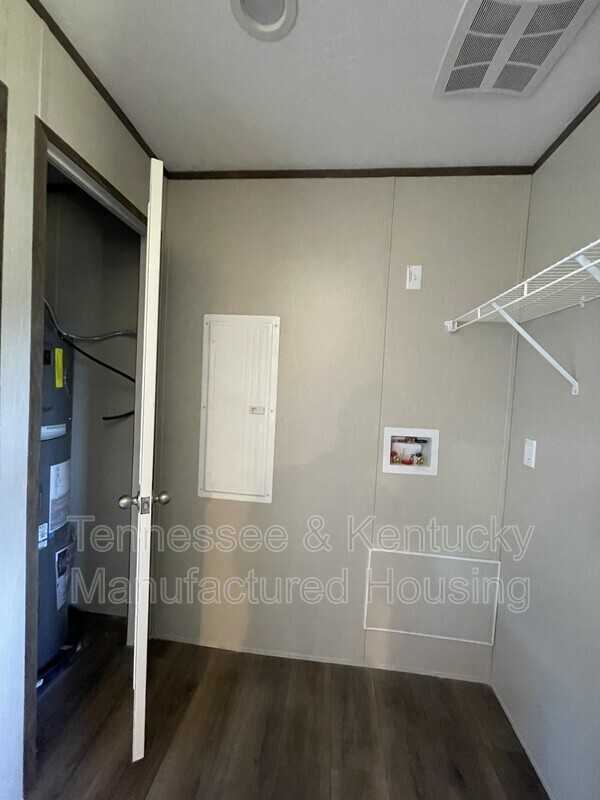 218 Eller Dr - Photo 7 of 11