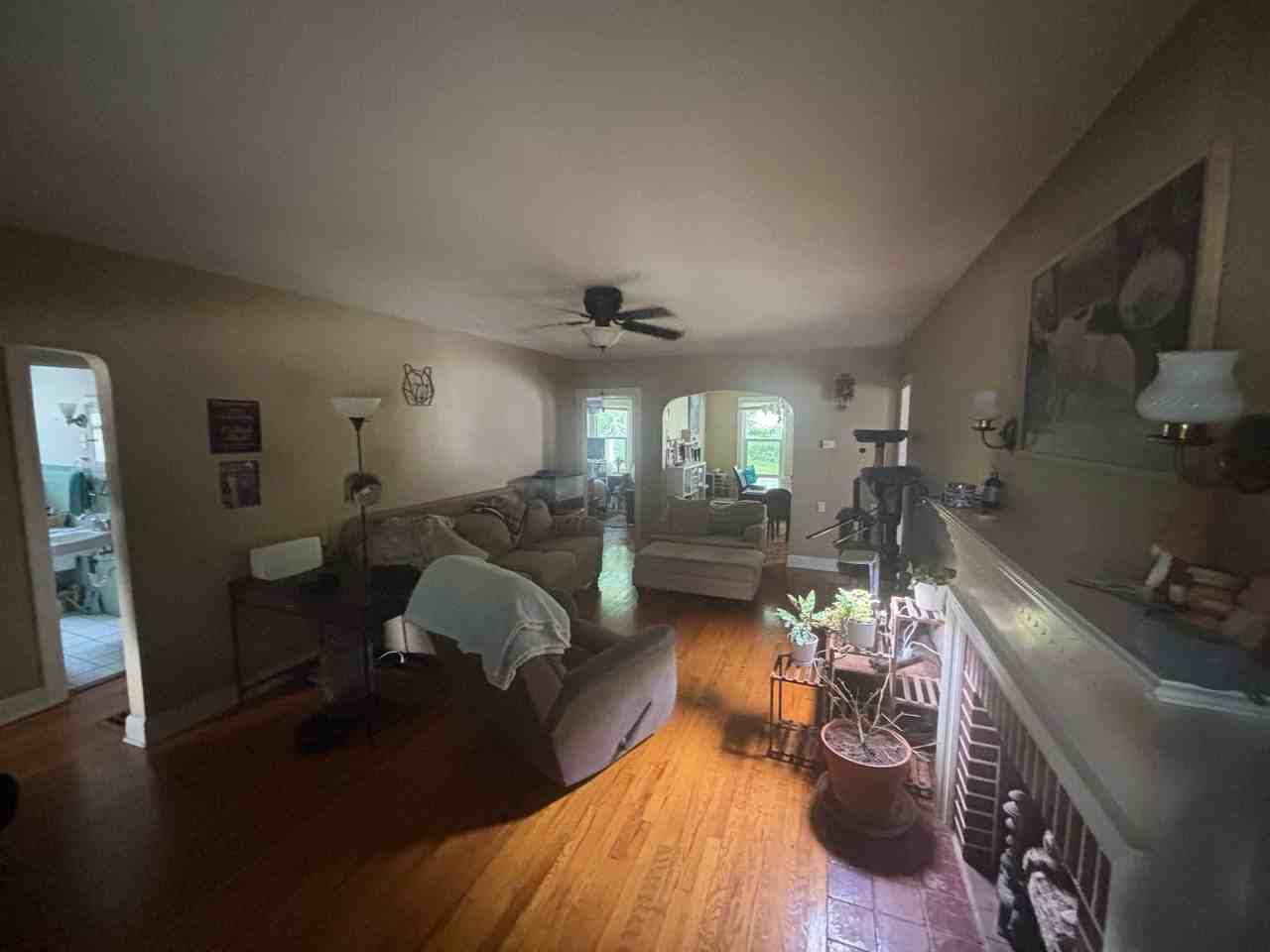 1821 S Florence Ave - Photo 3 of 8