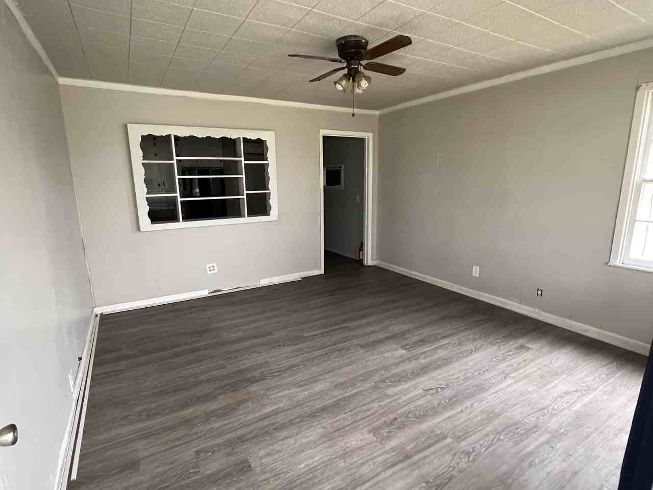 402 Holmes St #1 - Photo 2 of 10