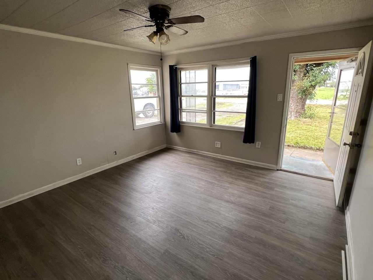 402 Holmes St #1 - Photo 3 of 10