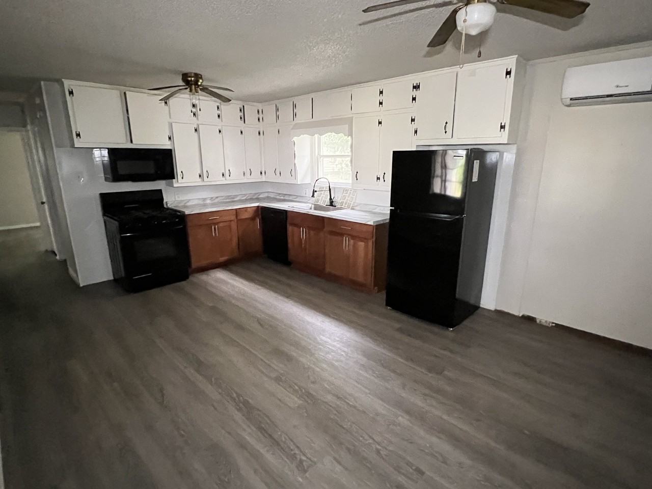 402 Holmes St #1 - Photo 4 of 10