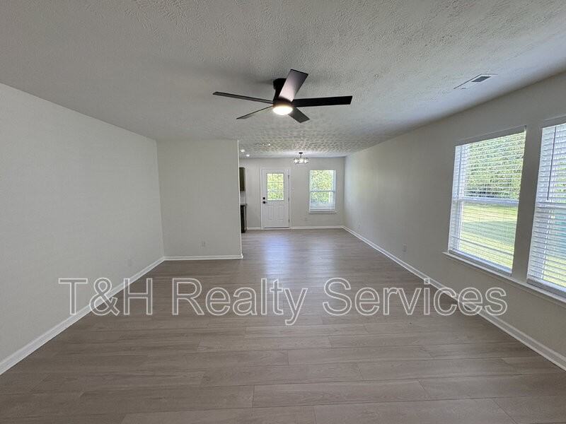 2145 Shadowbrook Dr - Photo 5 of 24
