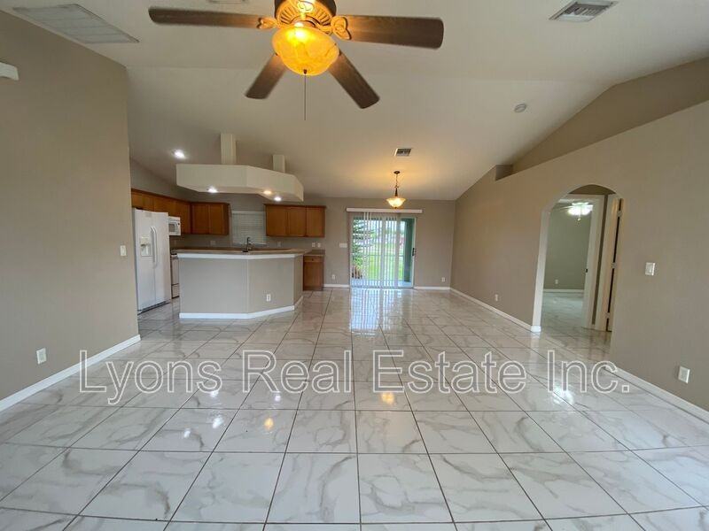 306 Ne 14th Ter - Photo 3 of 16