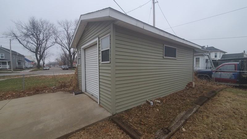 1332 C St Sw - Photo 2 of 8