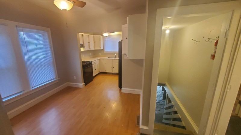 1332 C St Sw - Photo 5 of 8