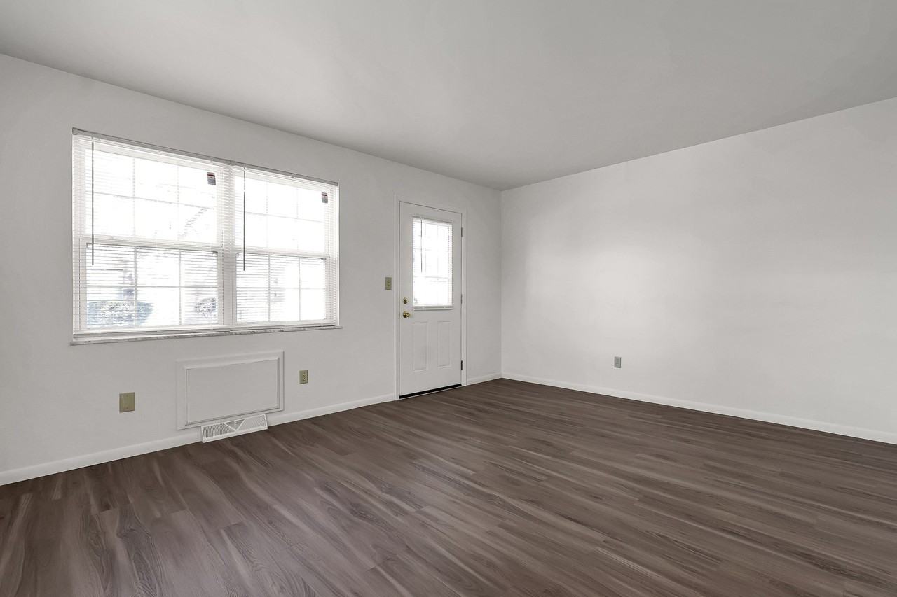 1229 Kelburn Rd Apt D #1229D - Photo 4 of 20