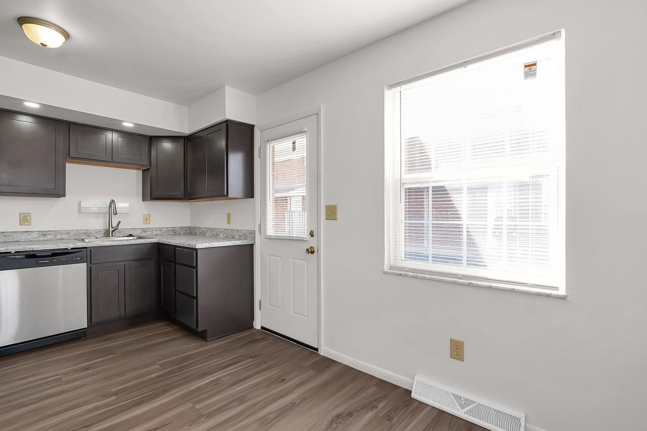 1229 Kelburn Rd Apt D #1229D - Photo 6 of 20
