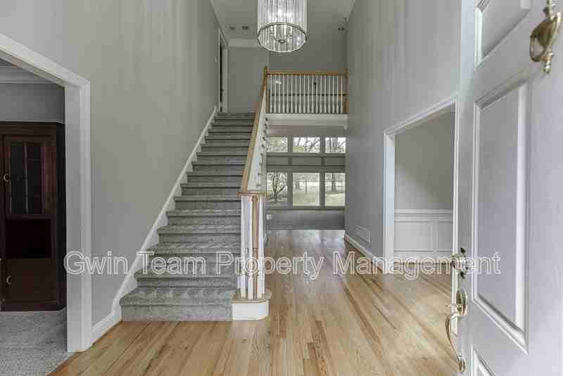 9345 Riverclub Pkwy - Photo 2 of 50
