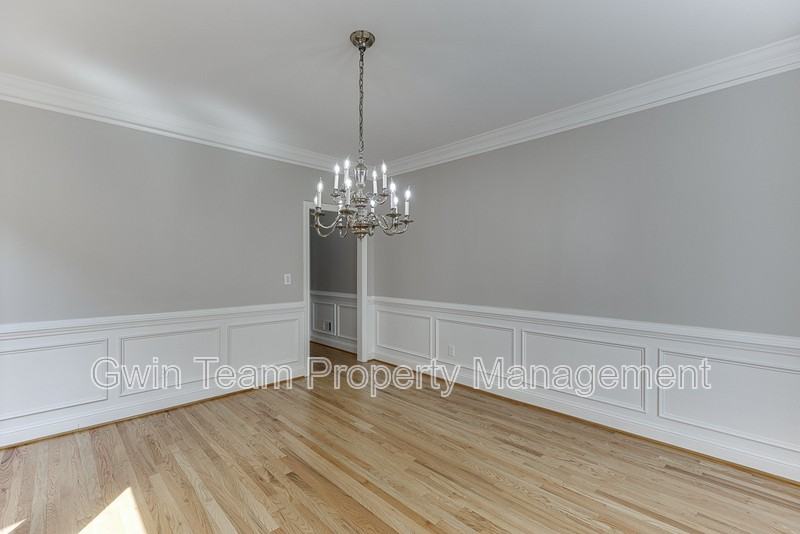 9345 Riverclub Pkwy - Photo 5 of 50