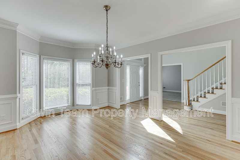 9345 Riverclub Pkwy - Photo 7 of 50