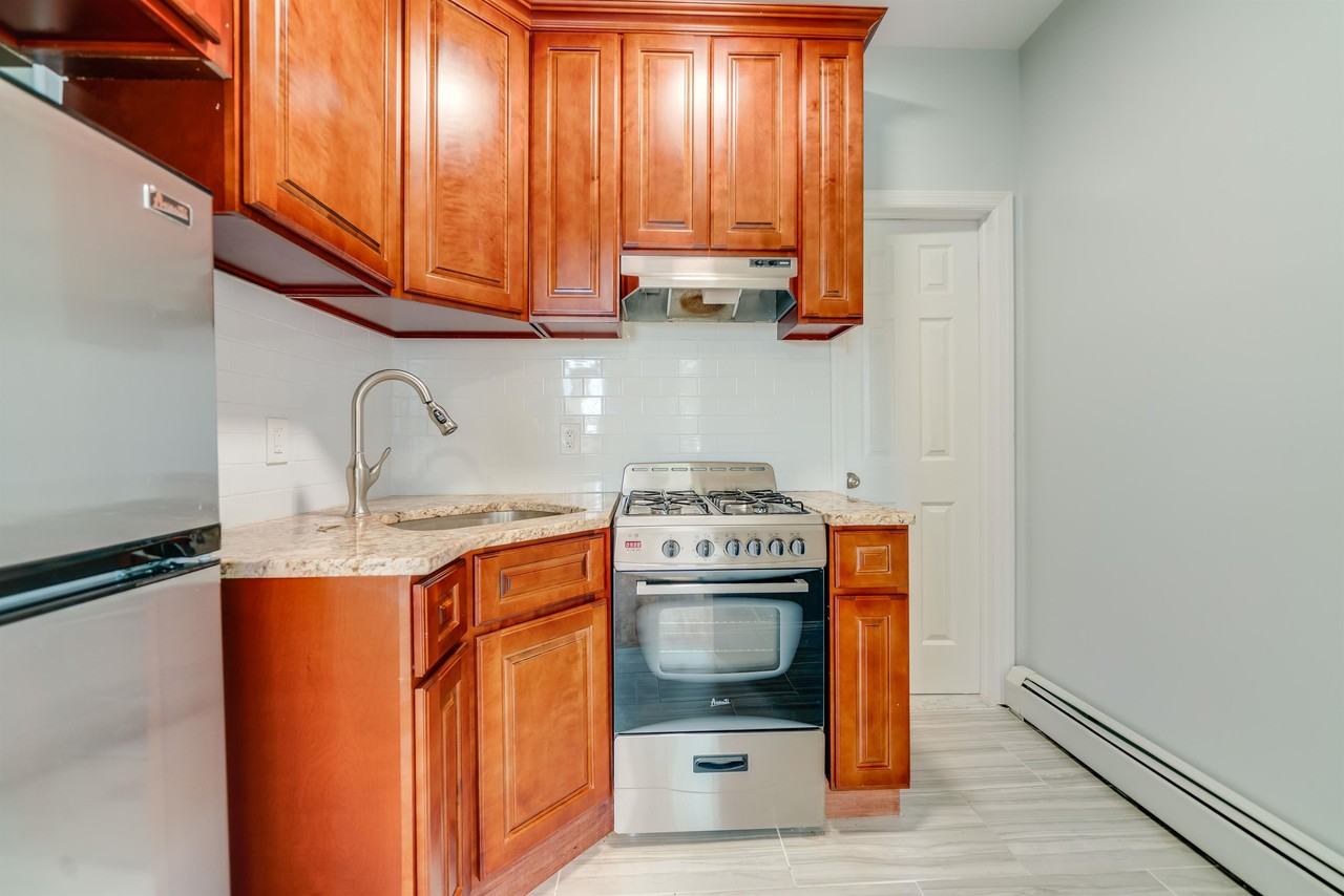 165 Hopkins Ave - Photo 2 of 6