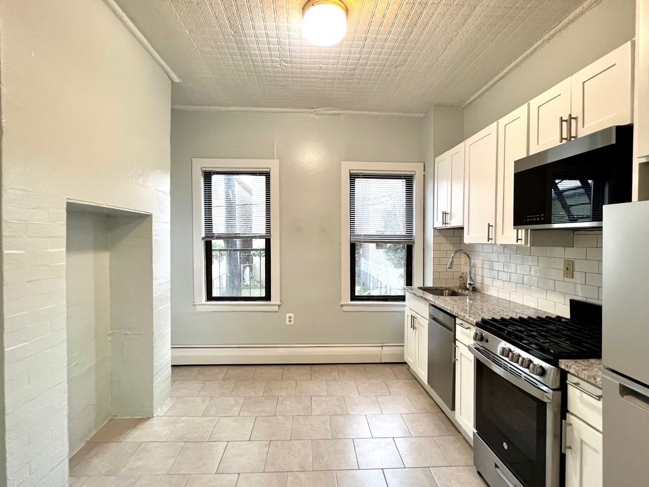 144 Bowers Street - Photo 4 of 8