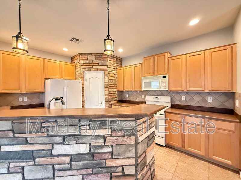 19641 E Carriage Way - Photo 3 of 29