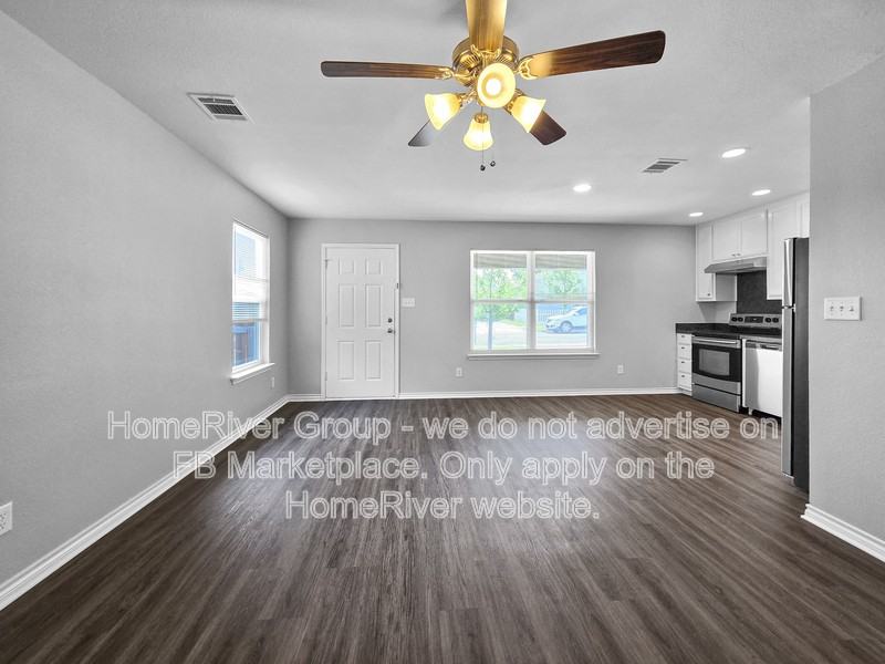 1332 Driess St - Photo 3 of 20