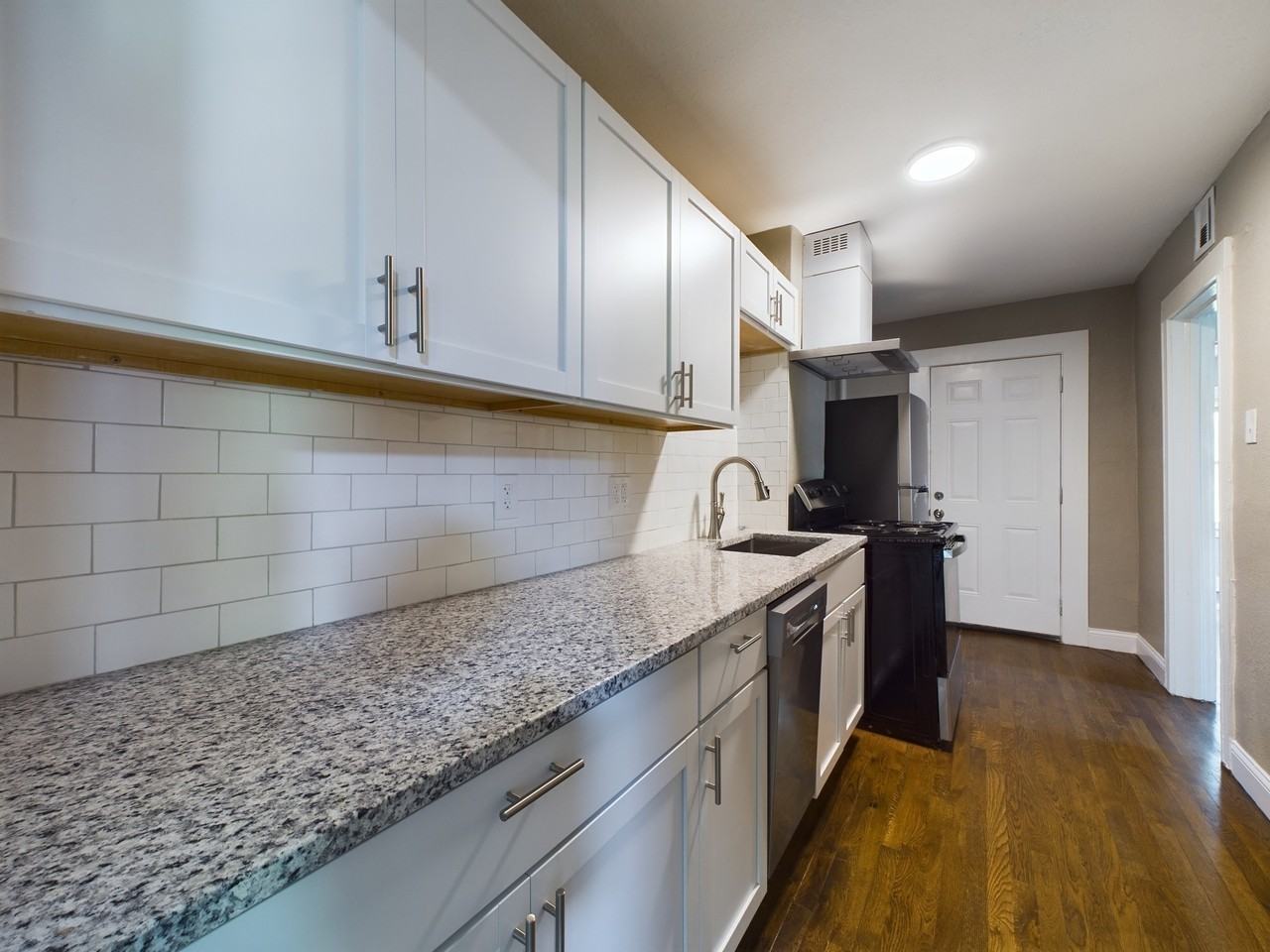 4205 Kenwood Avenue - Photo 2 of 20