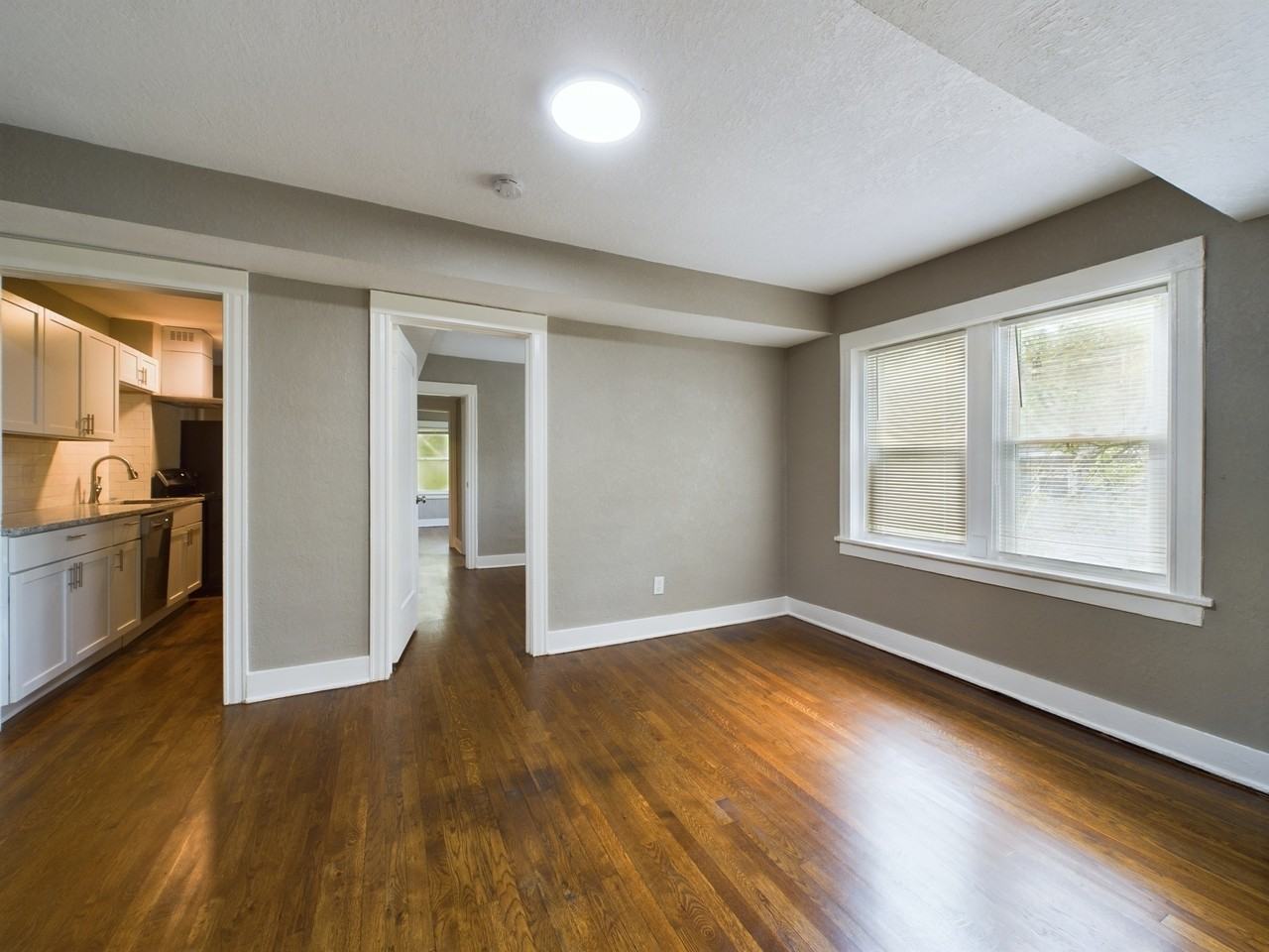 4205 Kenwood Avenue - Photo 4 of 20