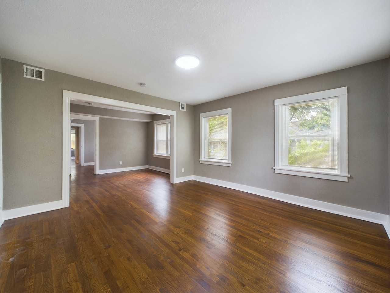 4205 Kenwood Avenue - Photo 5 of 20