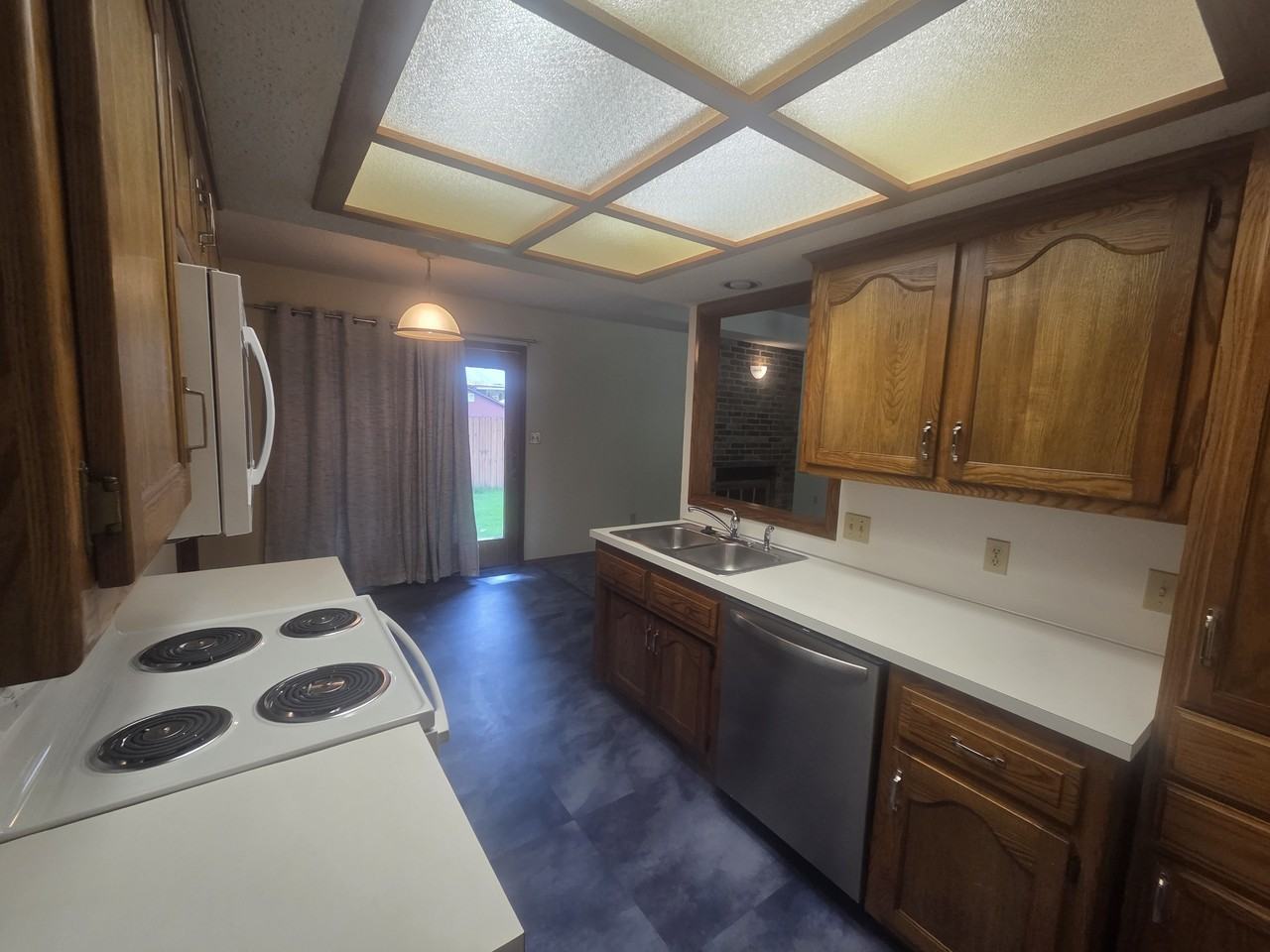 2051 South Kentwood Avenue - Photo 4 of 13