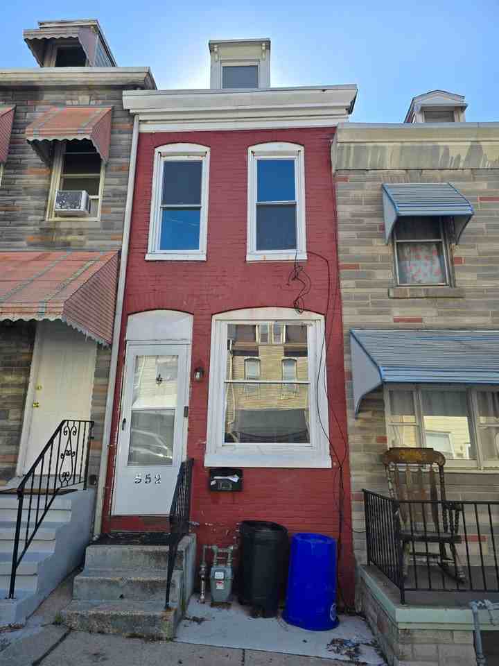 552 S 11th St #1 - Photo 4 of 14