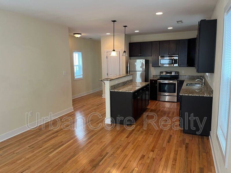 3508 E Clay St #A - Photo 3 of 11