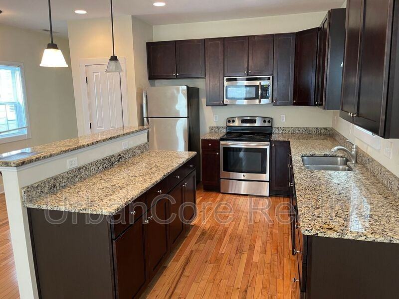 3508 E Clay St #A - Photo 4 of 11