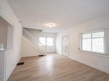 1331 W 34th St #1 - Photo 4 of 6