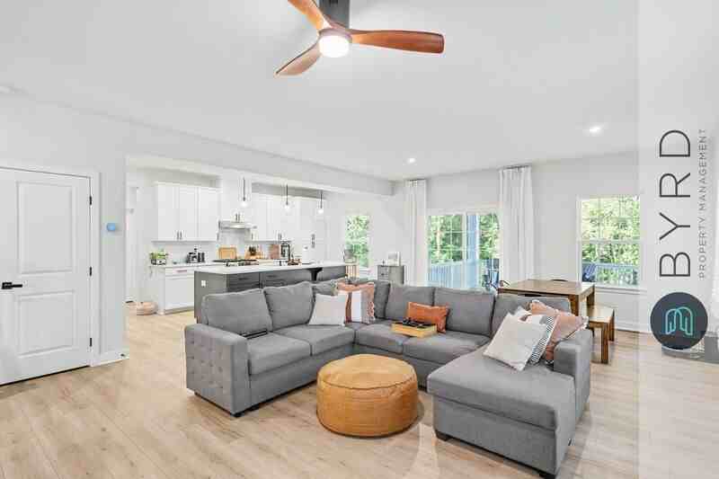 18606 Holly Crest Dr - Photo 5 of 40